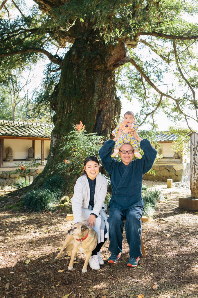 家族と犬の家族写真